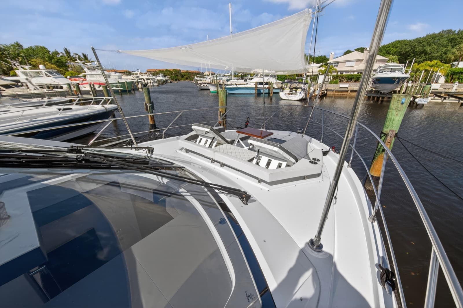 2023 Cruisers Yachts 50 CANTIUS - Photo 11
