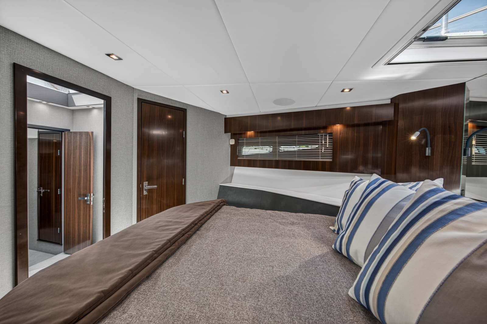 2023 Cruisers Yachts 50 CANTIUS - Photo 66