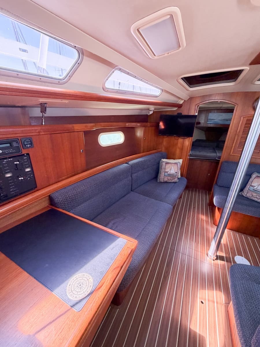 2005 Hunter 36 - Photo 46