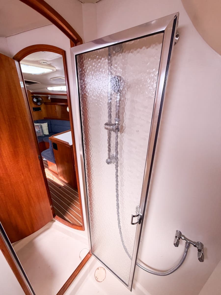 2005 Hunter 36 - Photo 57