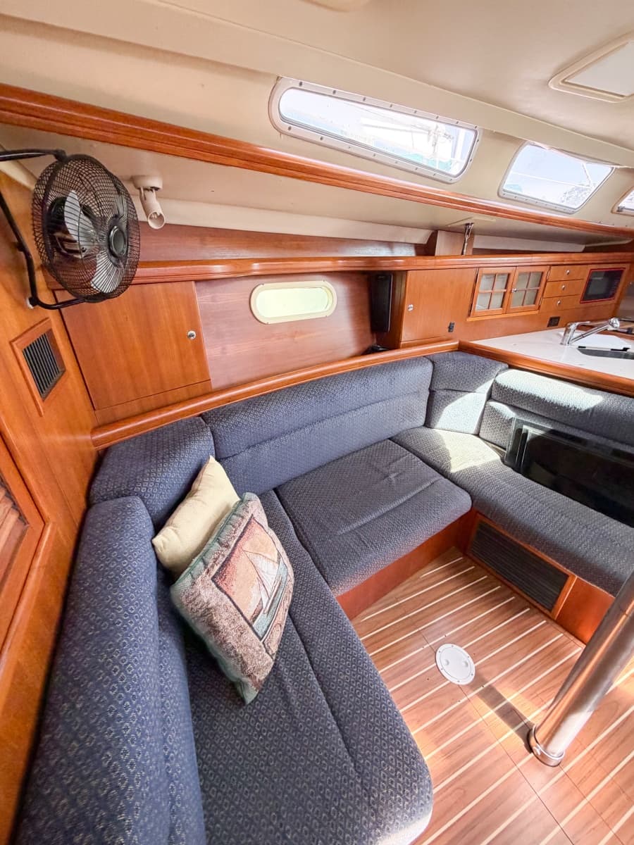 2005 Hunter 36 - Photo 48