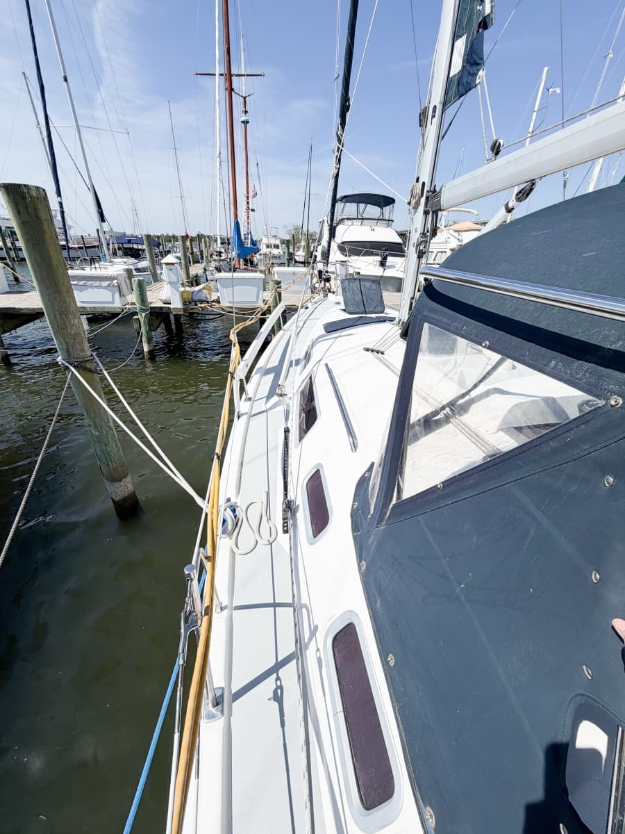 2005 Hunter 36 - Photo 21