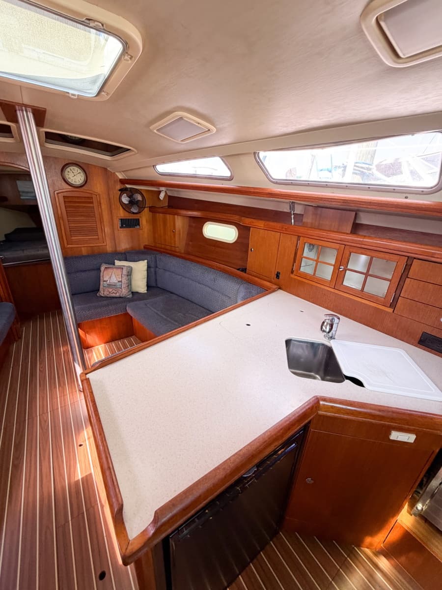 2005 Hunter 36 - Photo 37