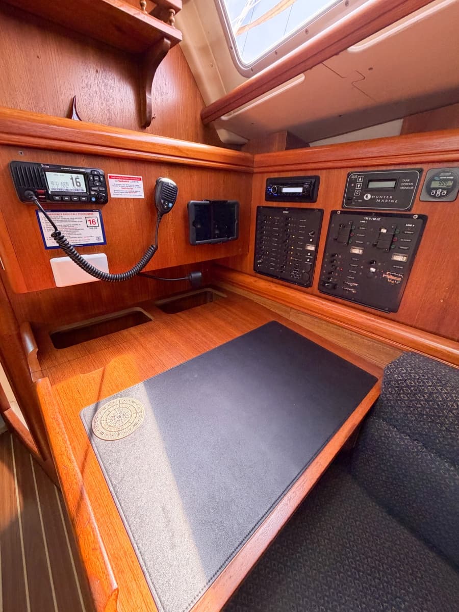 2005 Hunter 36 - Photo 62