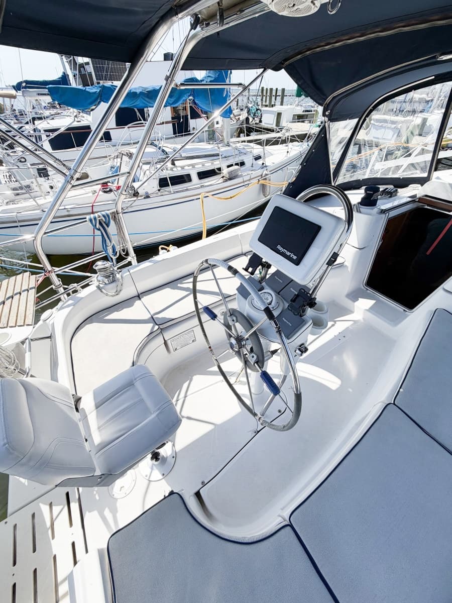2005 Hunter 36 - Photo 17