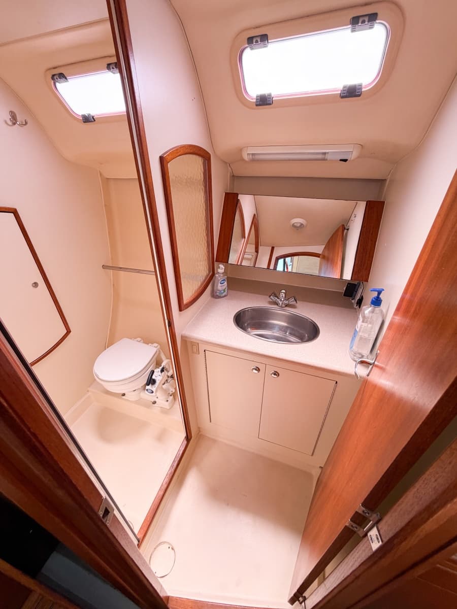2005 Hunter 36 - Photo 55