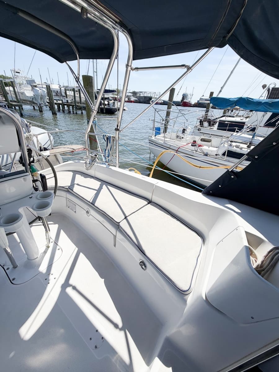 2005 Hunter 36 - Photo 20