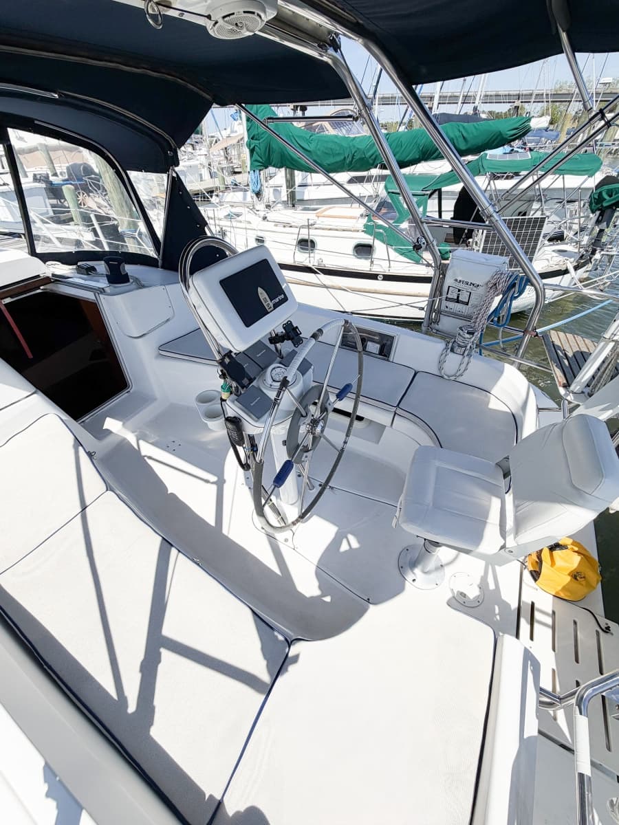 2005 Hunter 36 - Photo 19