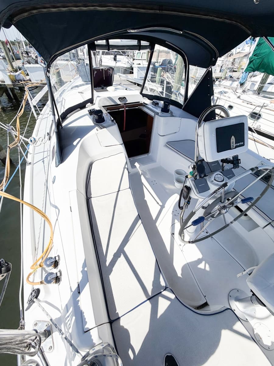 2005 Hunter 36 - Photo 18