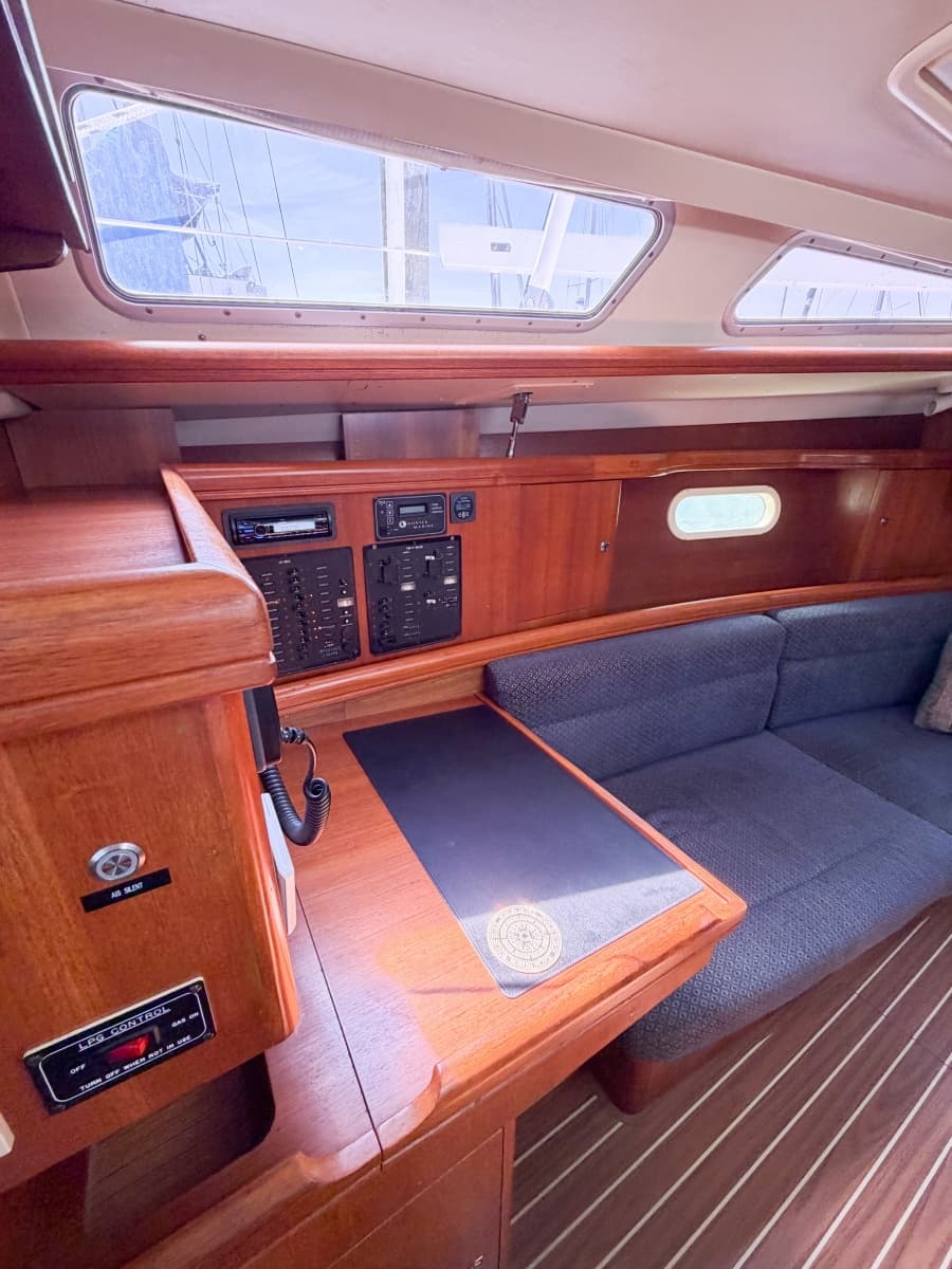 2005 Hunter 36 - Photo 45