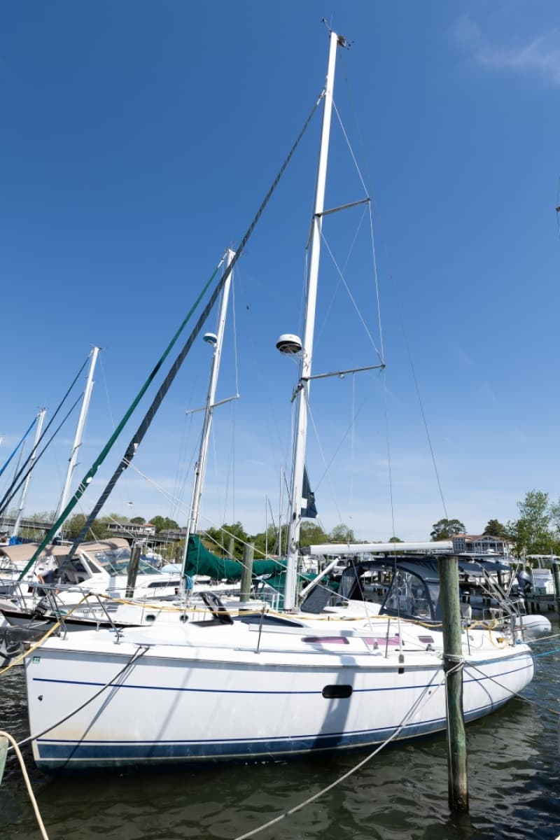 2005 Hunter 36 - Photo 4