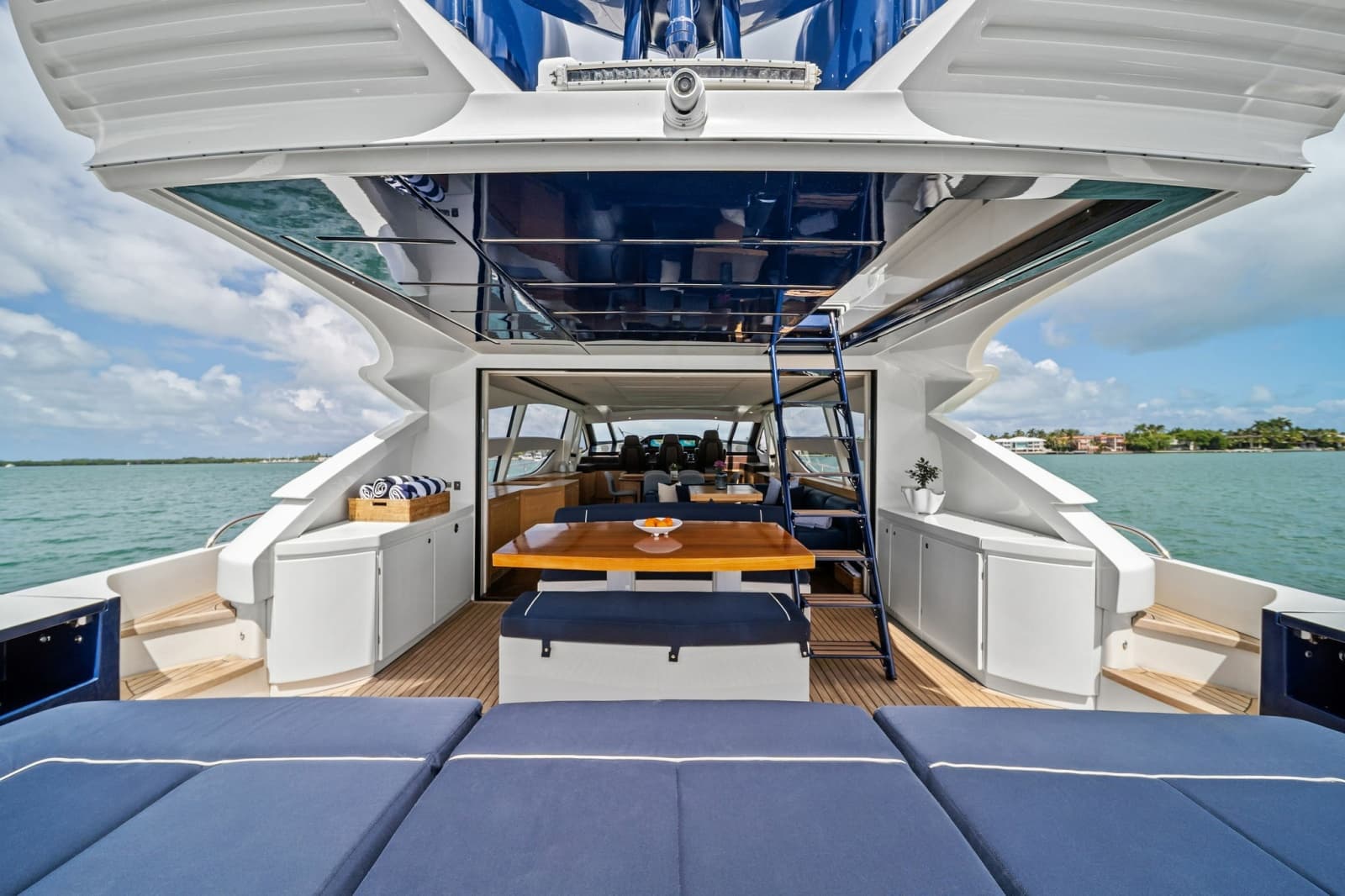 2013 Pershing 82 - Photo 18