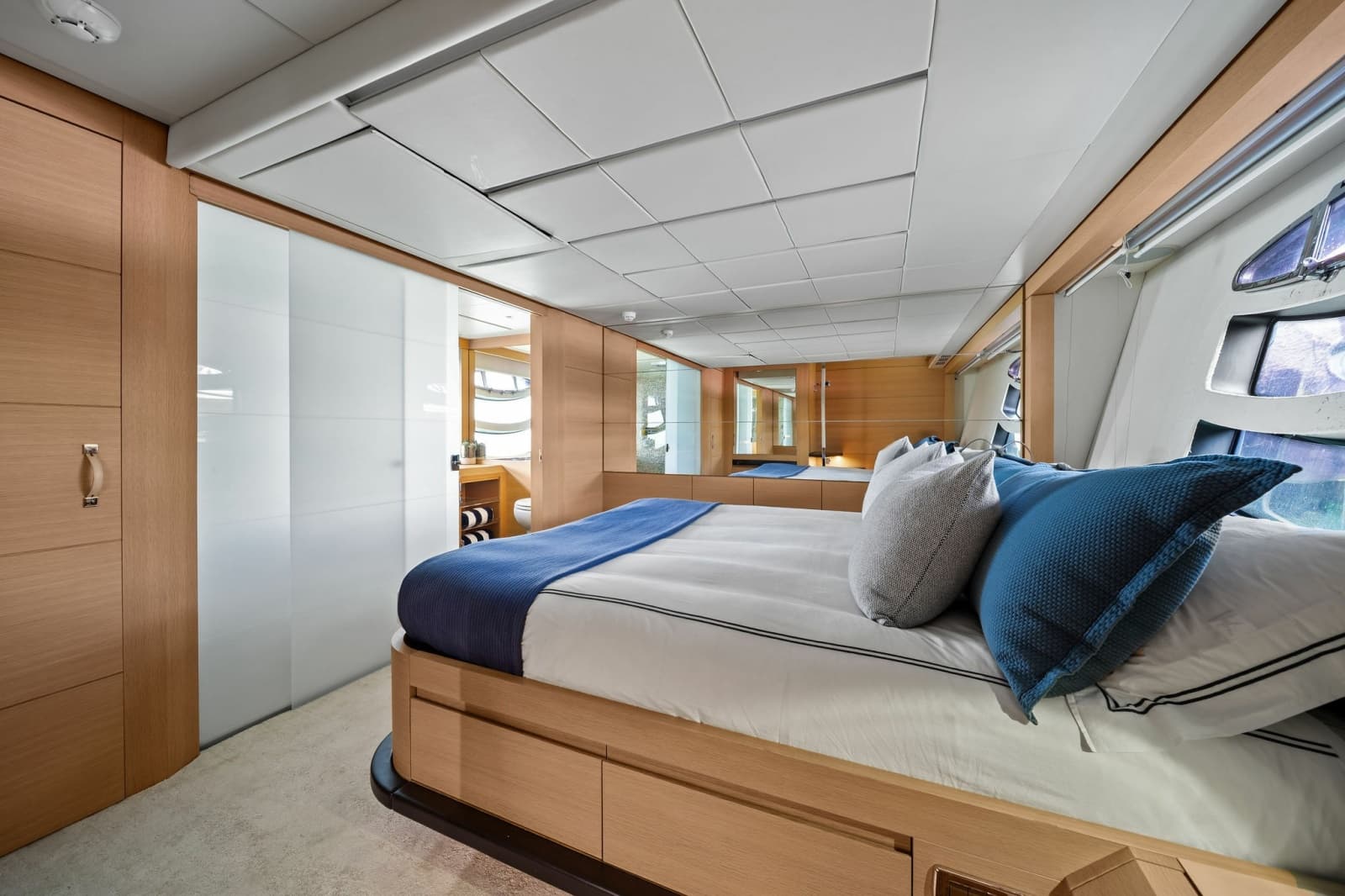 2013 Pershing 82 - Photo 35