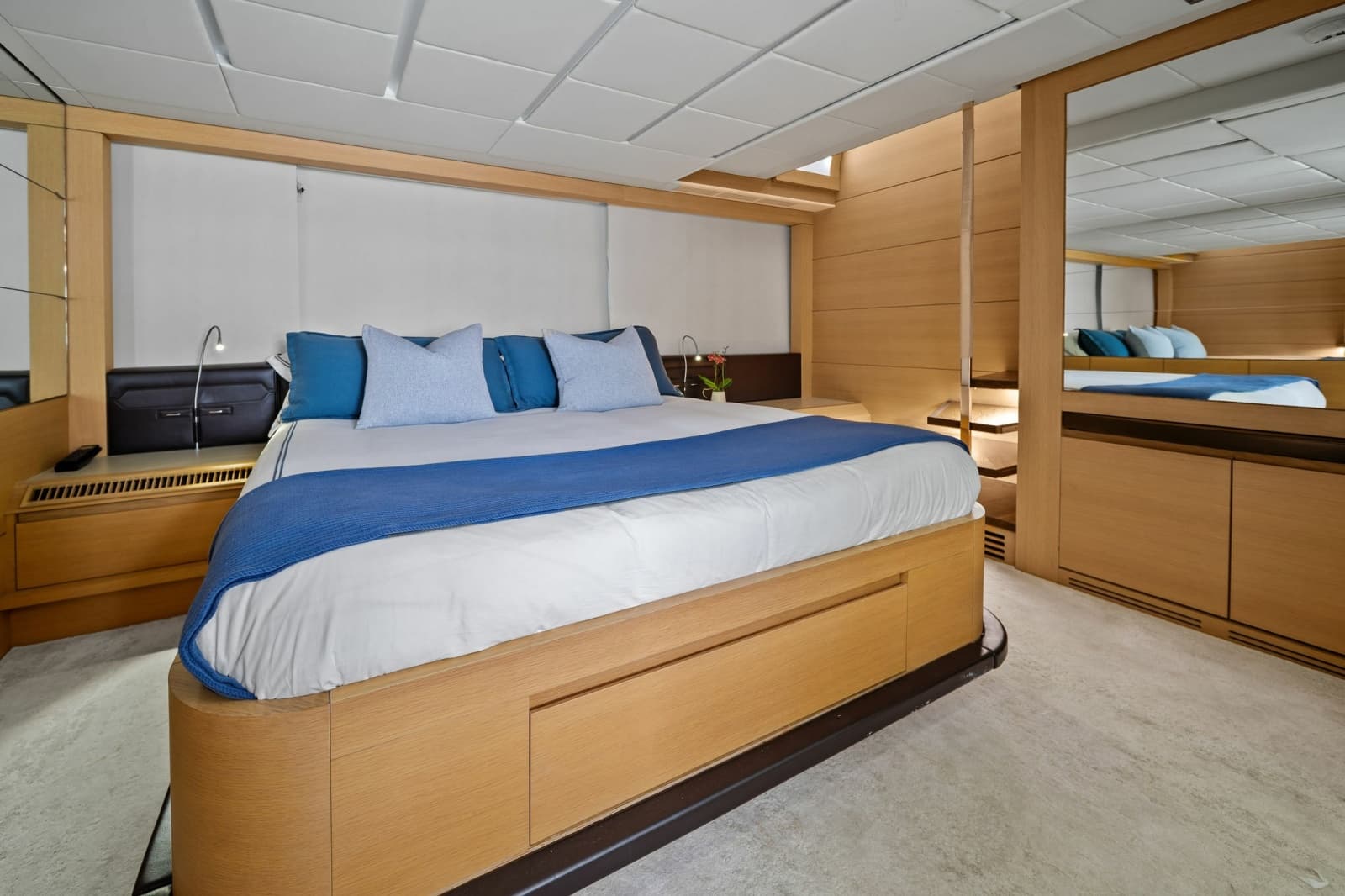2013 Pershing 82 - Photo 36