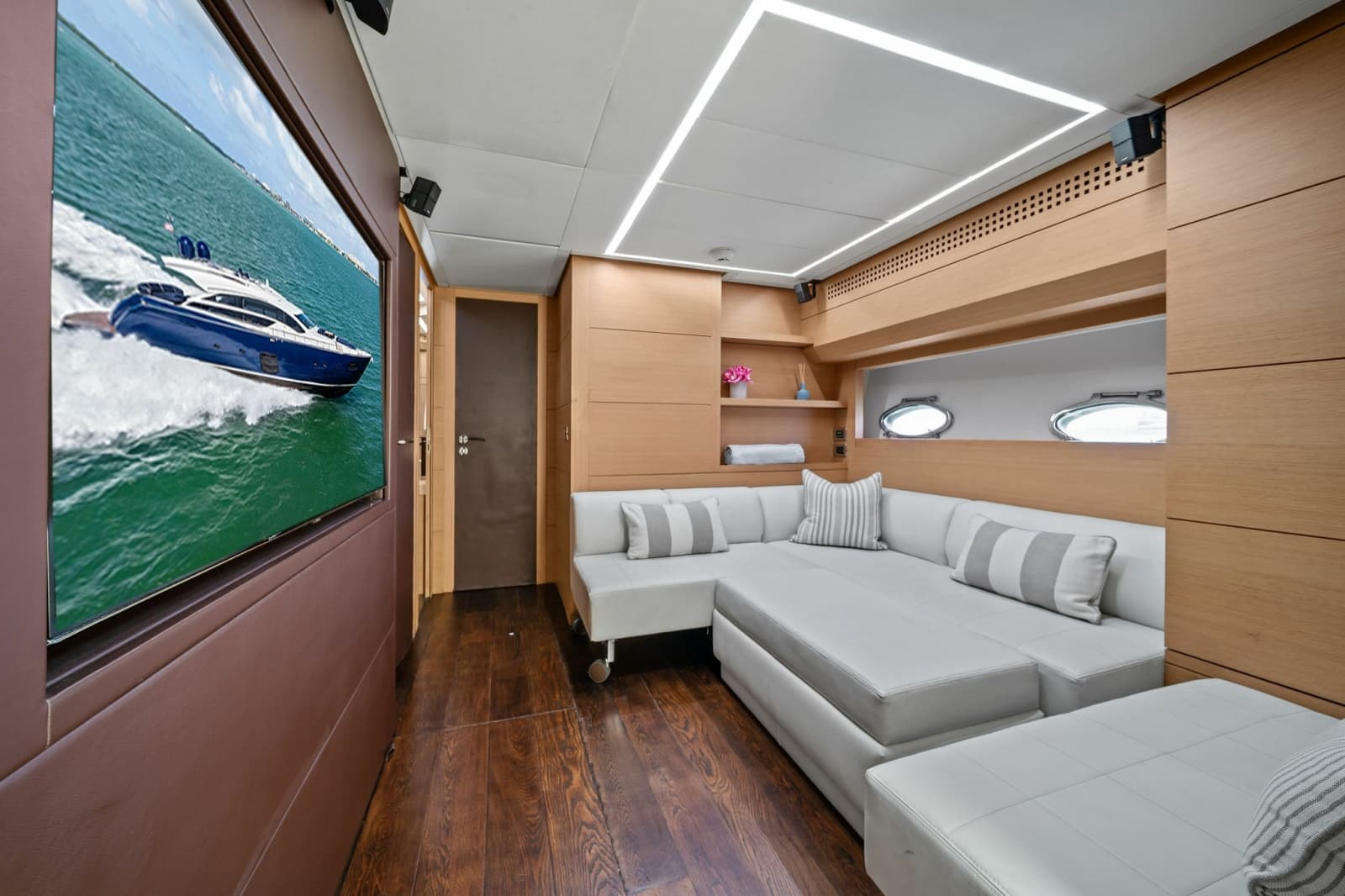 2013 Pershing 82 - Photo 40