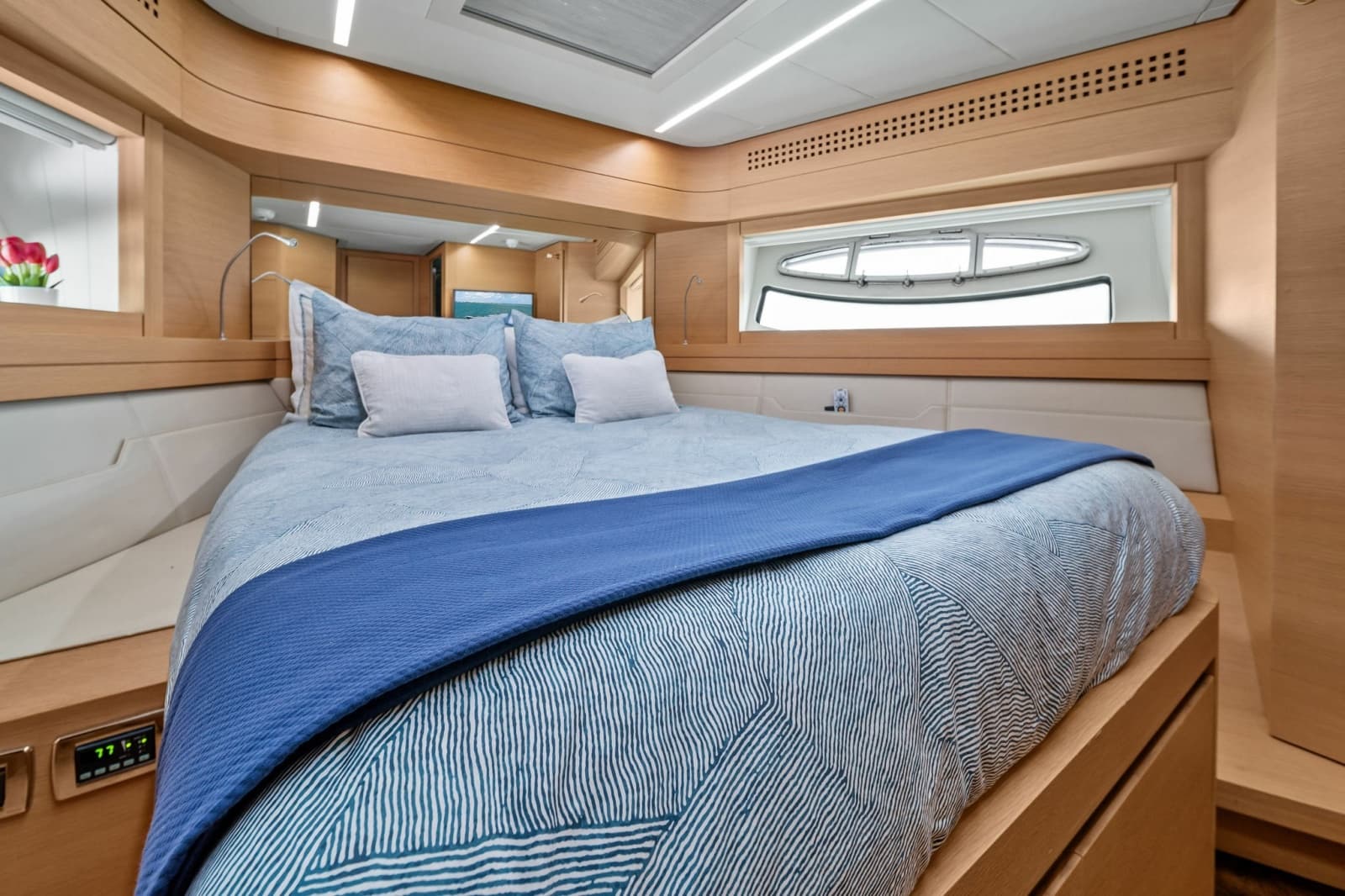 2013 Pershing 82 - Photo 38
