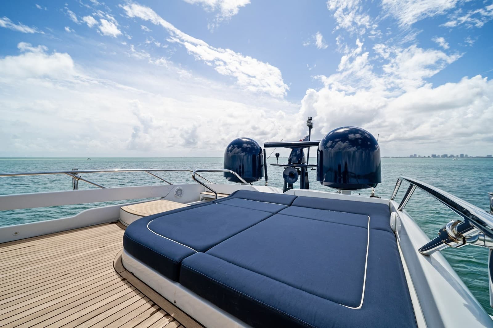 2013 Pershing 82 - Photo 25
