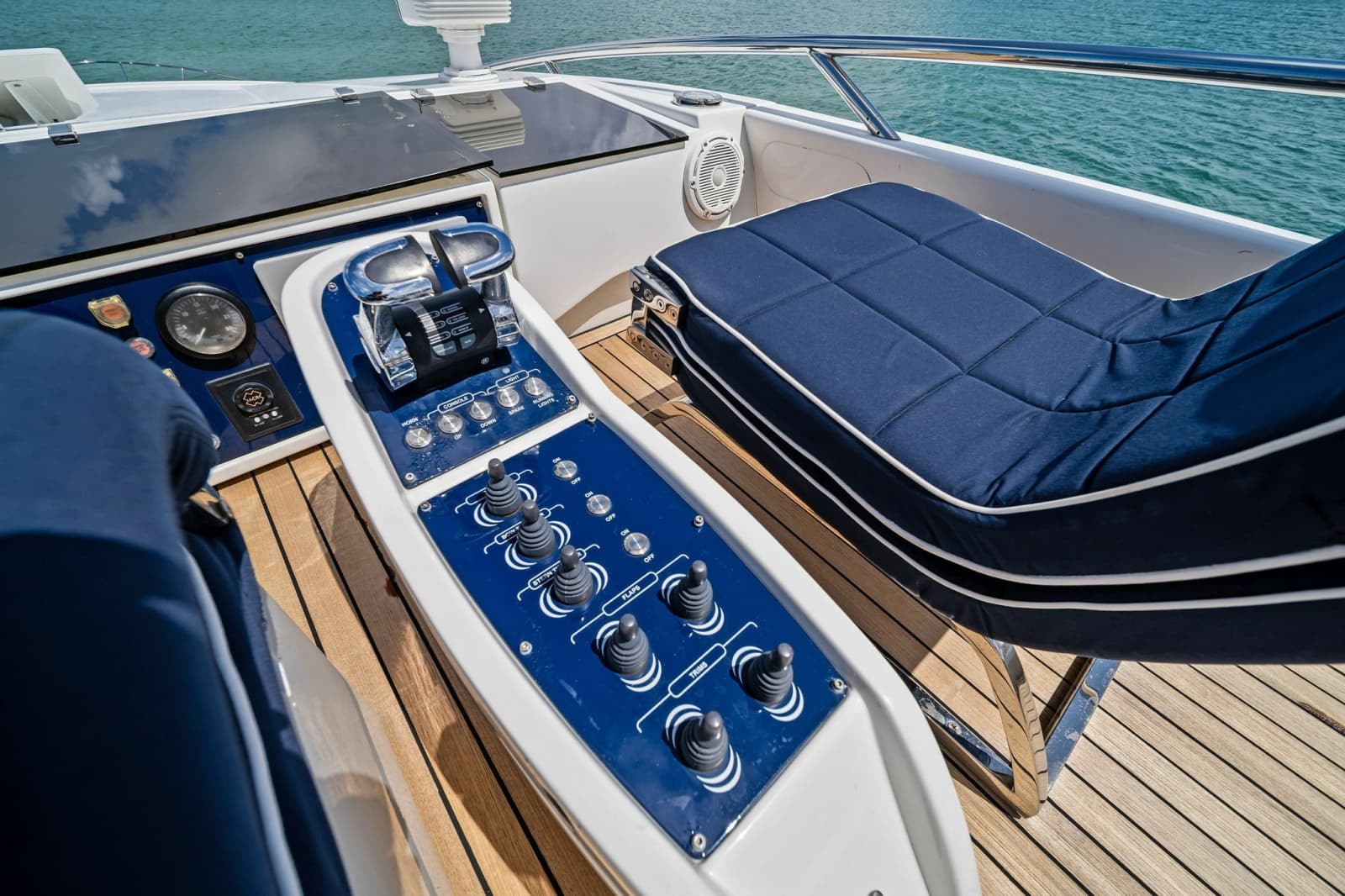 2013 Pershing 82 - Photo 23