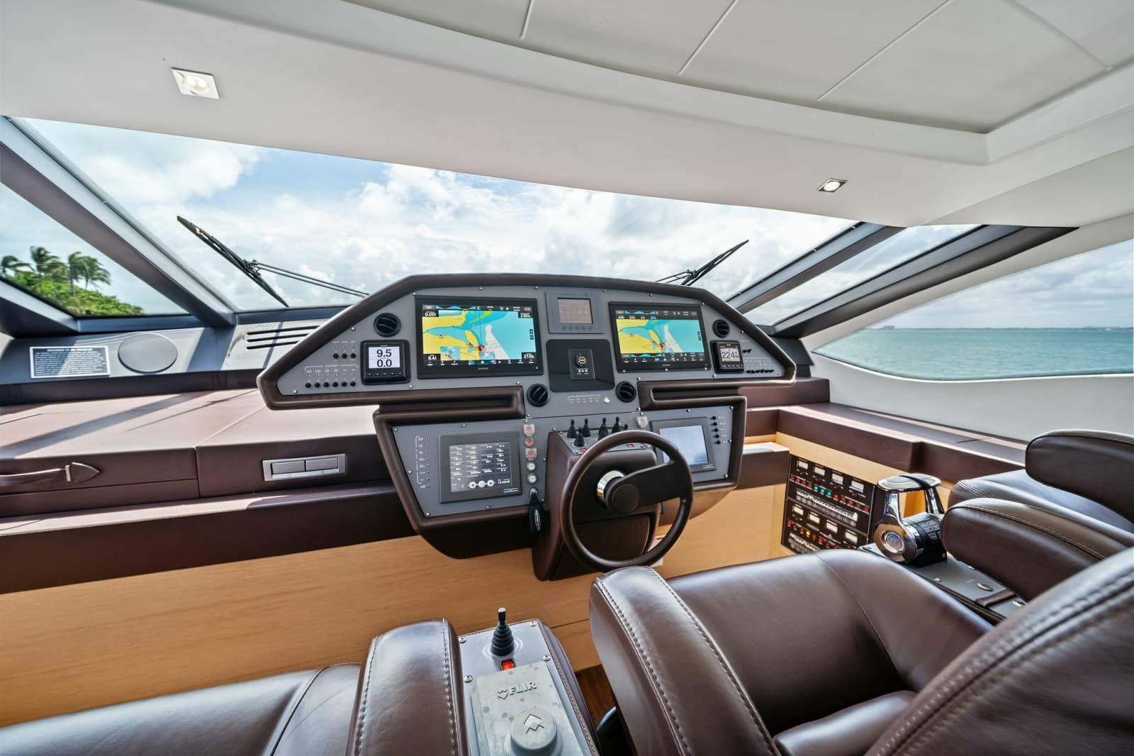 2013 Pershing 82 - Photo 32