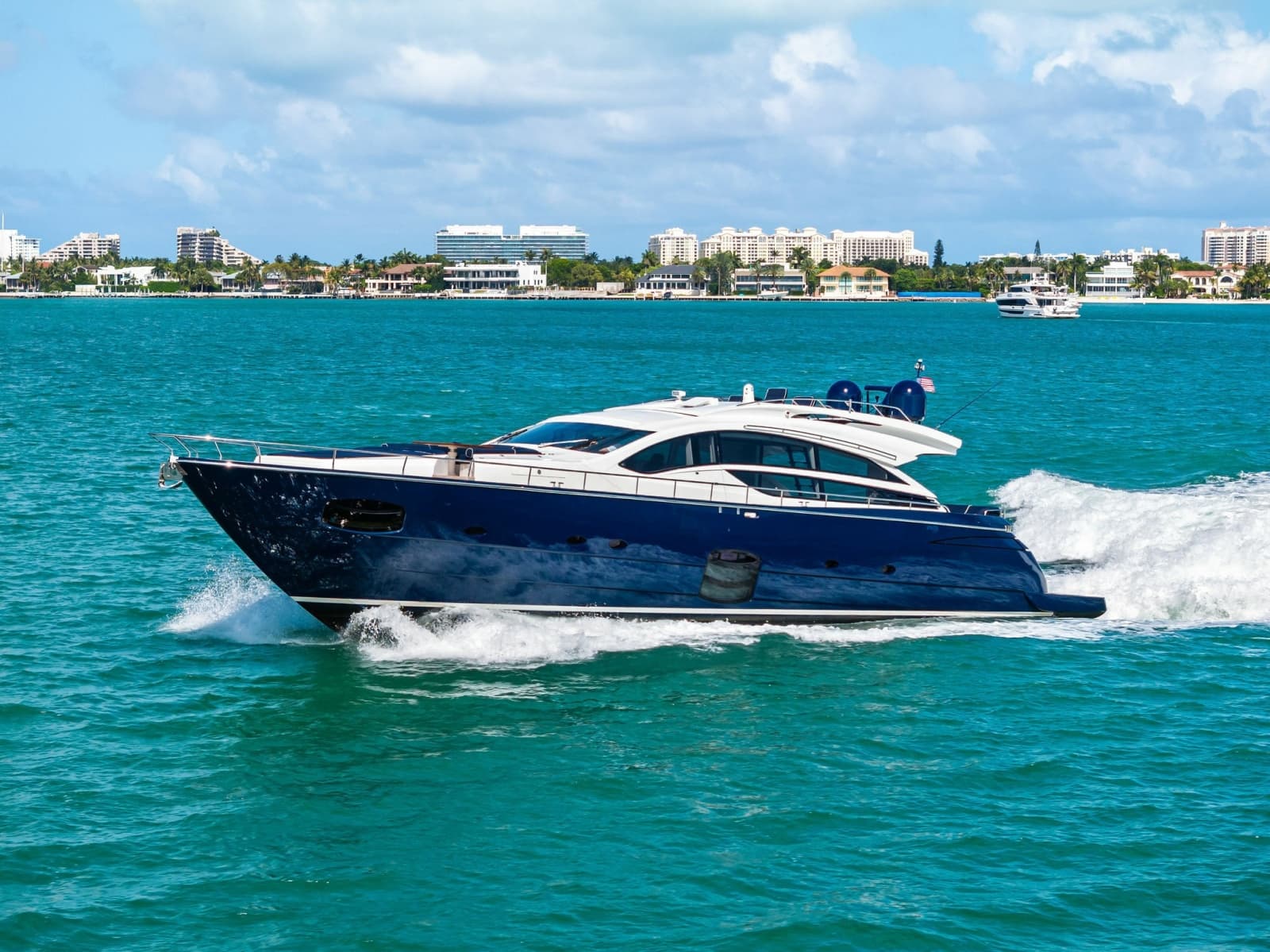 2013 Pershing 82 - Photo 3