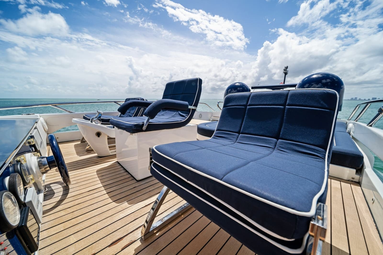 2013 Pershing 82 - Photo 24