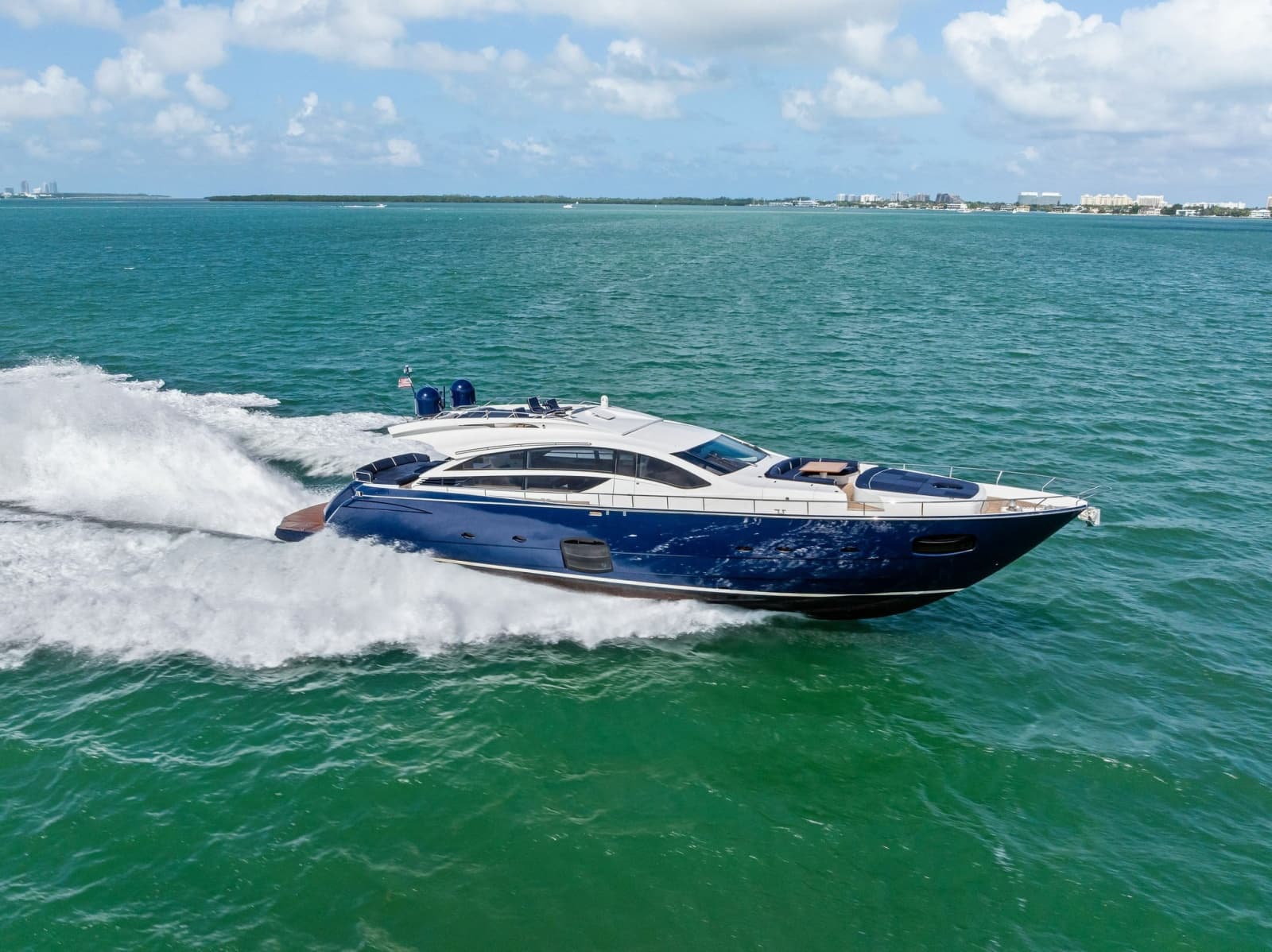 2013 Pershing 82 - Photo 13