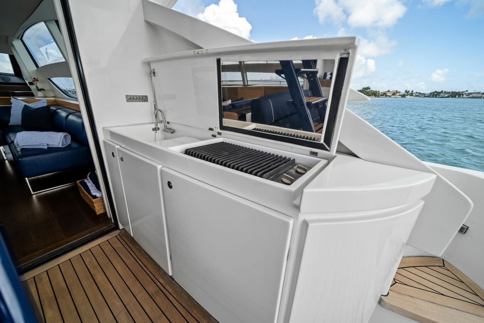 2013 Pershing 82 - Photo 27