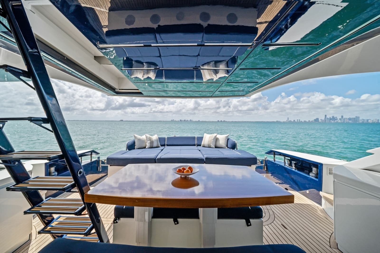 2013 Pershing 82 - Photo 16