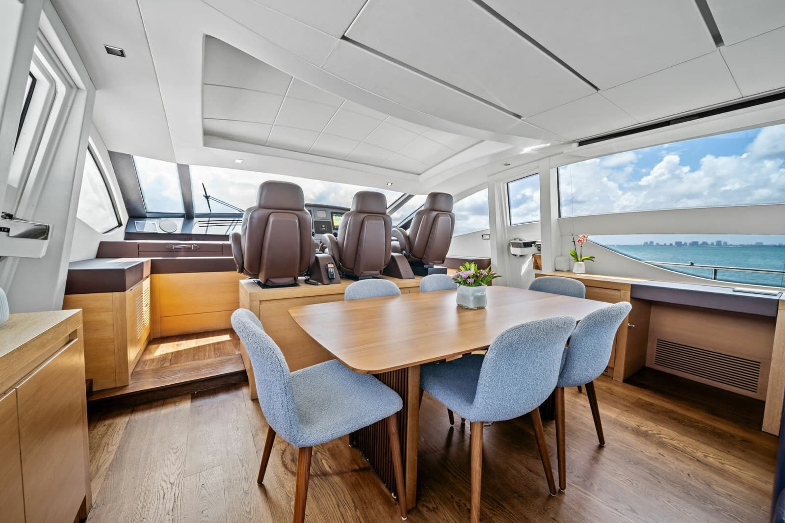 2013 Pershing 82 - Photo 28