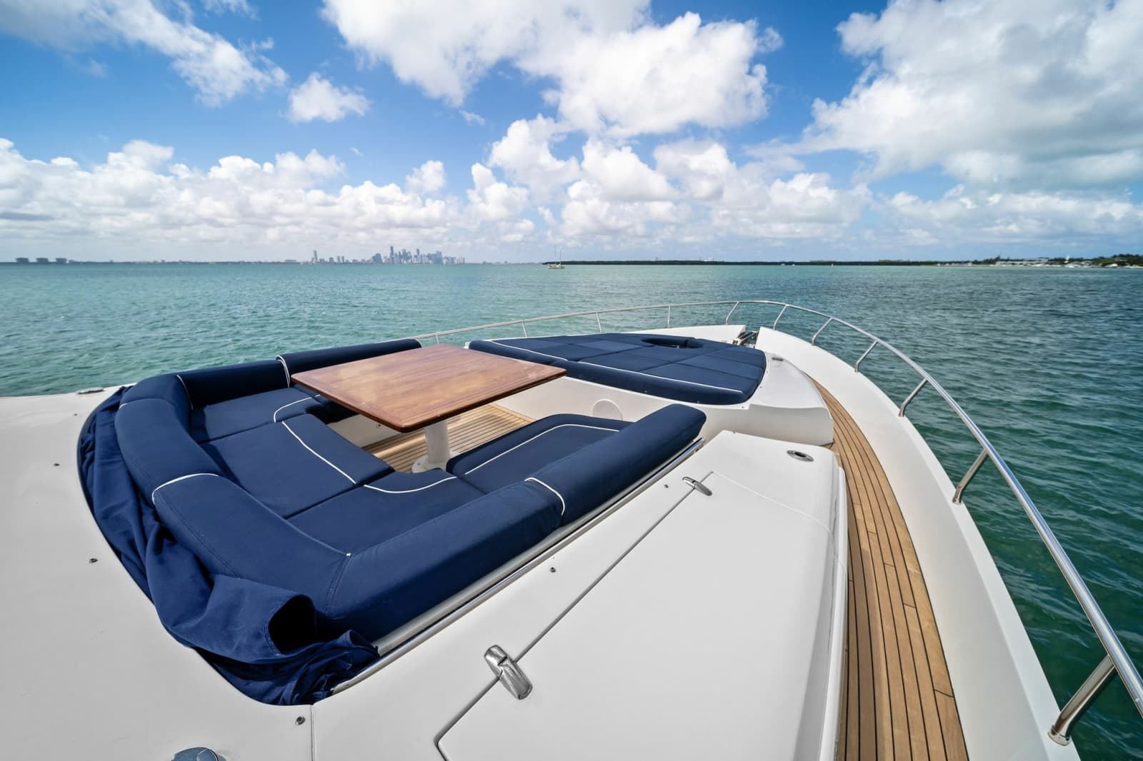 2013 Pershing 82 - Photo 21