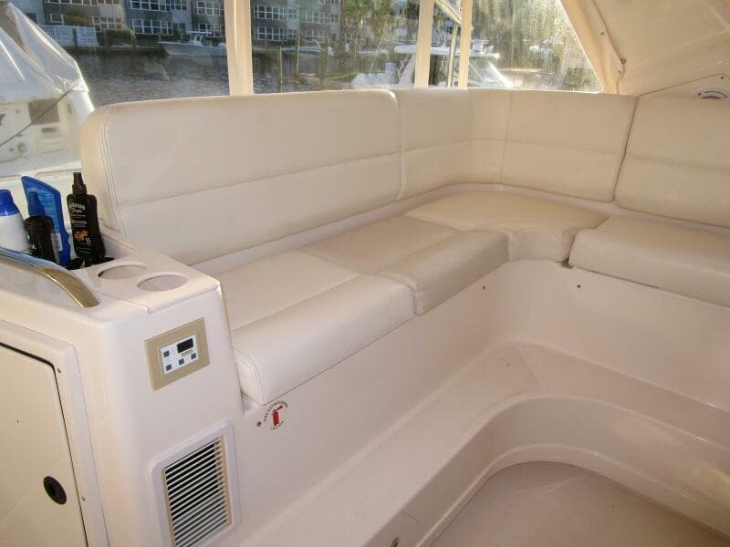 2003 Tiara Yachts 5200 Express - Photo 33