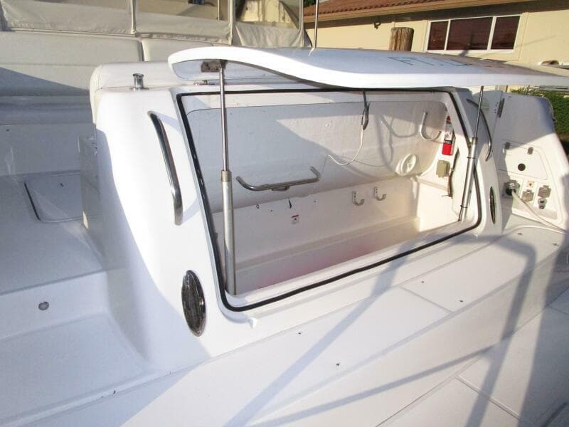 2003 Tiara Yachts 5200 Express - Photo 45