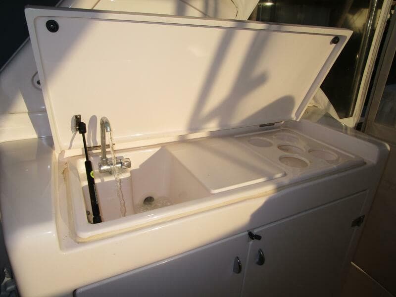 2003 Tiara Yachts 5200 Express - Photo 37
