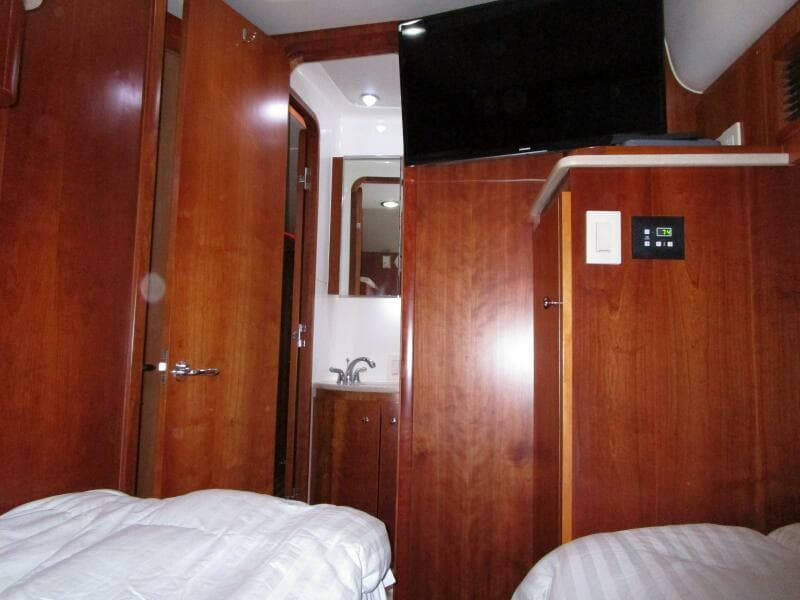 2003 Tiara Yachts 5200 Express - Photo 15
