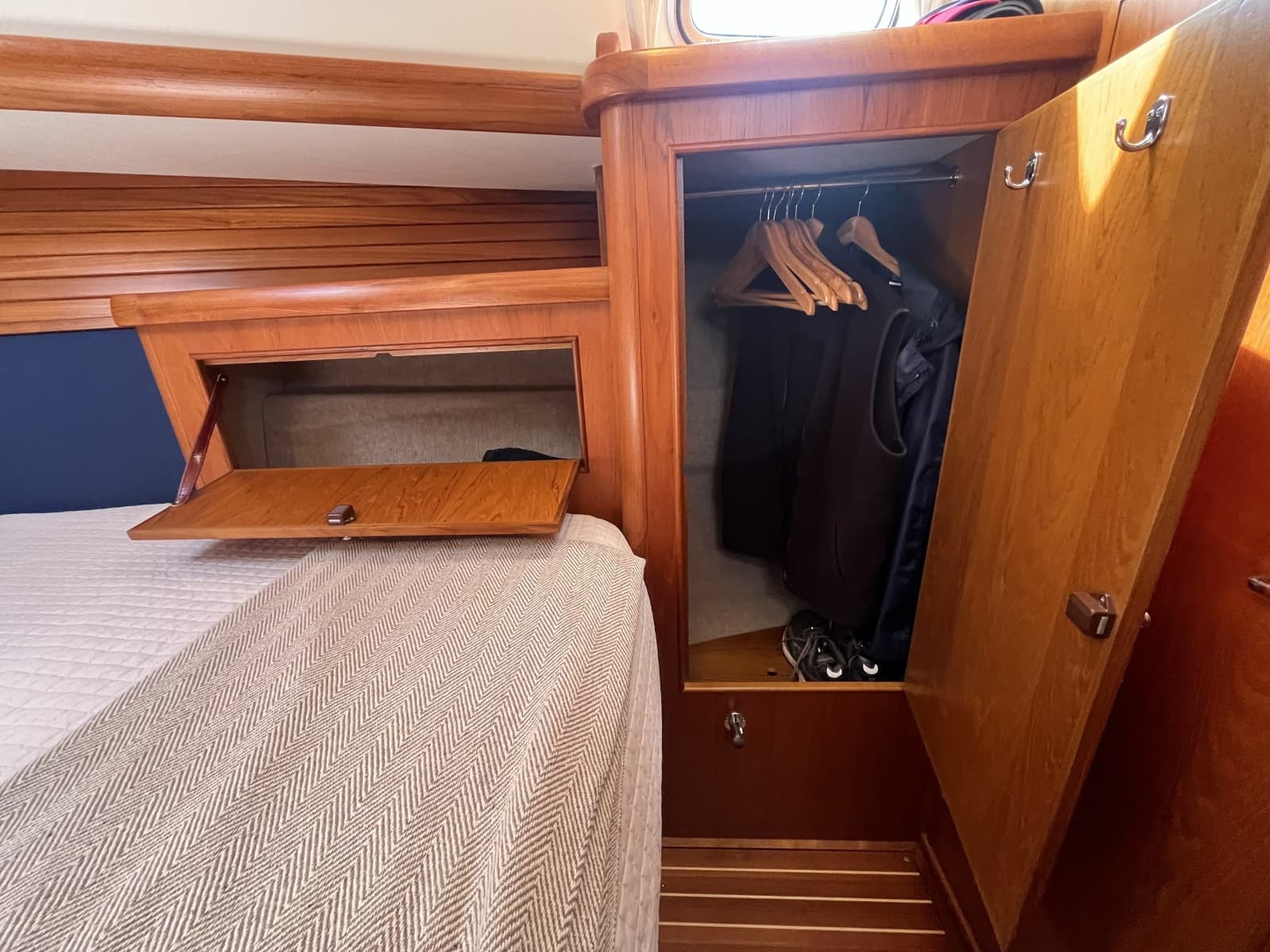 2017 Rustler 37 - Photo 23