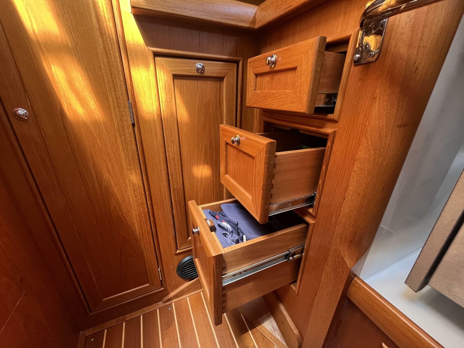 2017 Rustler 37 - Photo 24