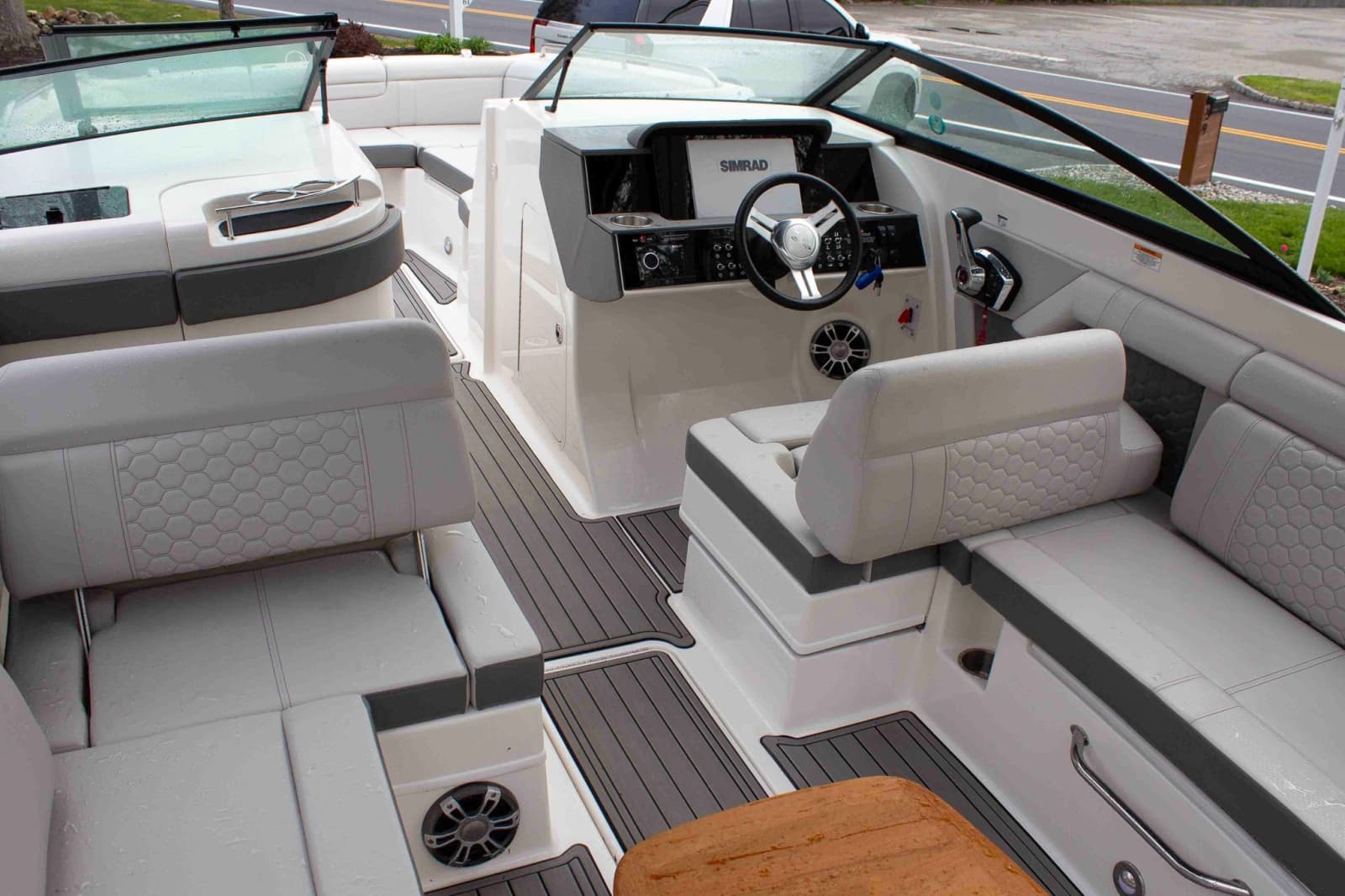 2024 Sea Ray SDX 290 - Photo 8