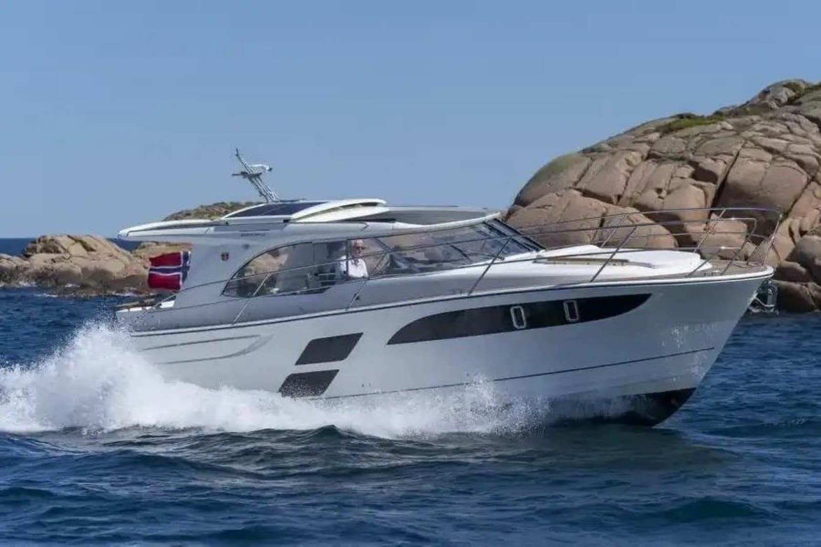 2026 Marex 360 Cabriolet Cruiser - Photo 1
