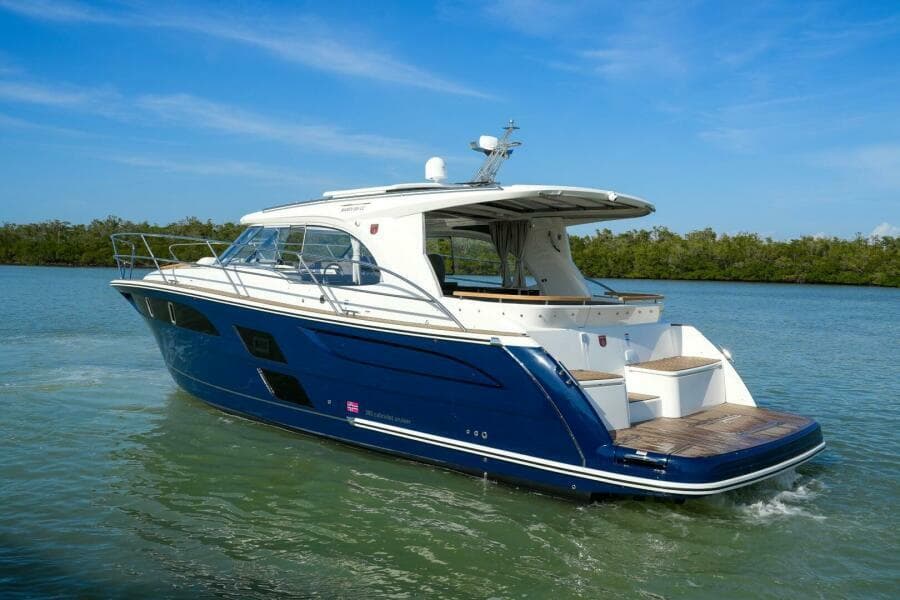 2026 Marex 360 Cabriolet Cruiser - Photo 2