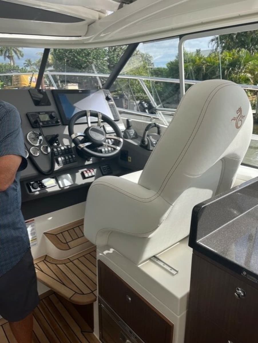 2026 Marex 360 Cabriolet Cruiser - Photo 11