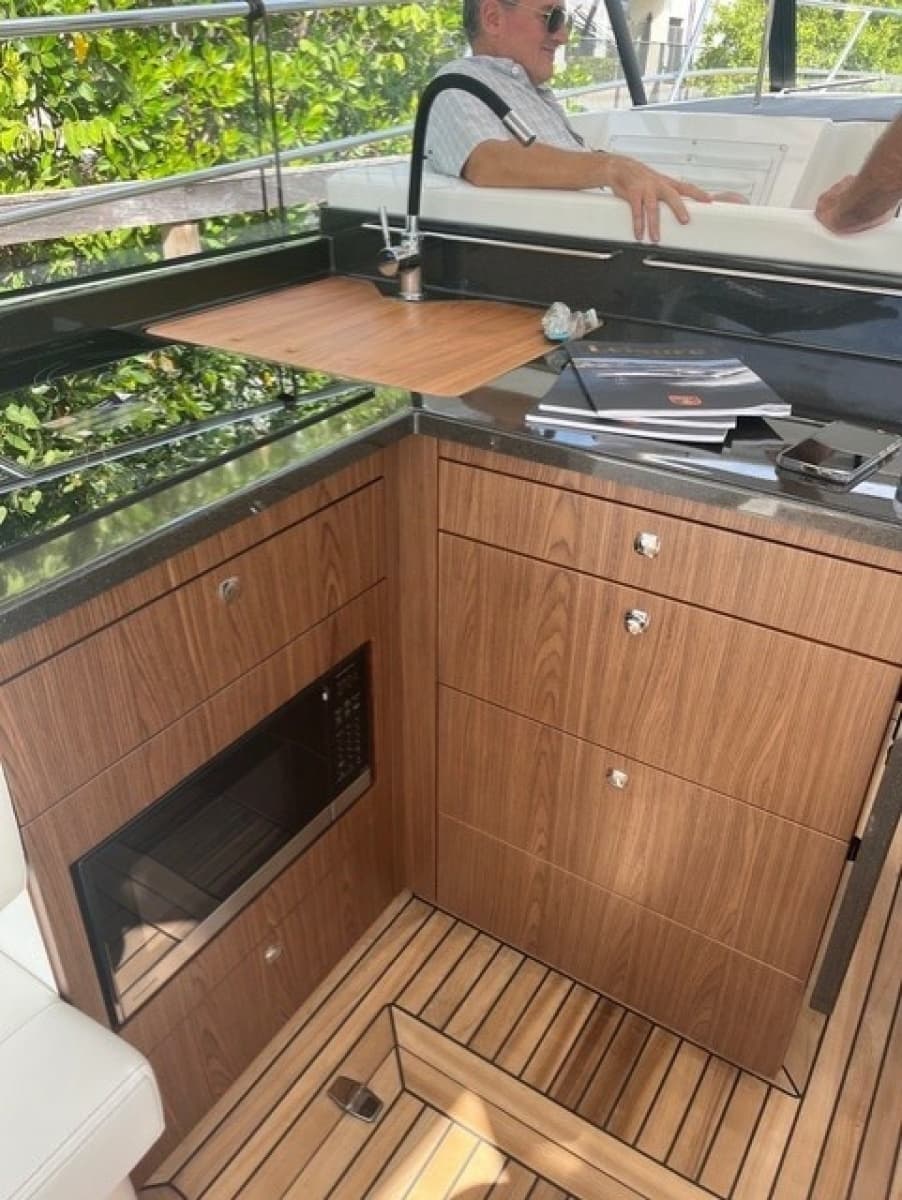 2026 Marex 360 Cabriolet Cruiser - Photo 10