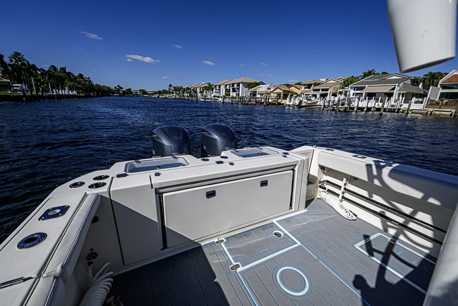 2021 Cobia 320 CC - Photo 7