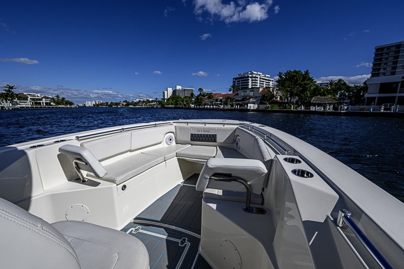 2021 Cobia 320 CC - Photo 2