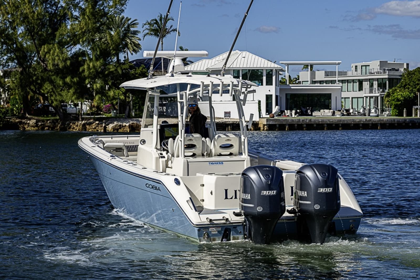 2021 Cobia 320 CC - Photo 33