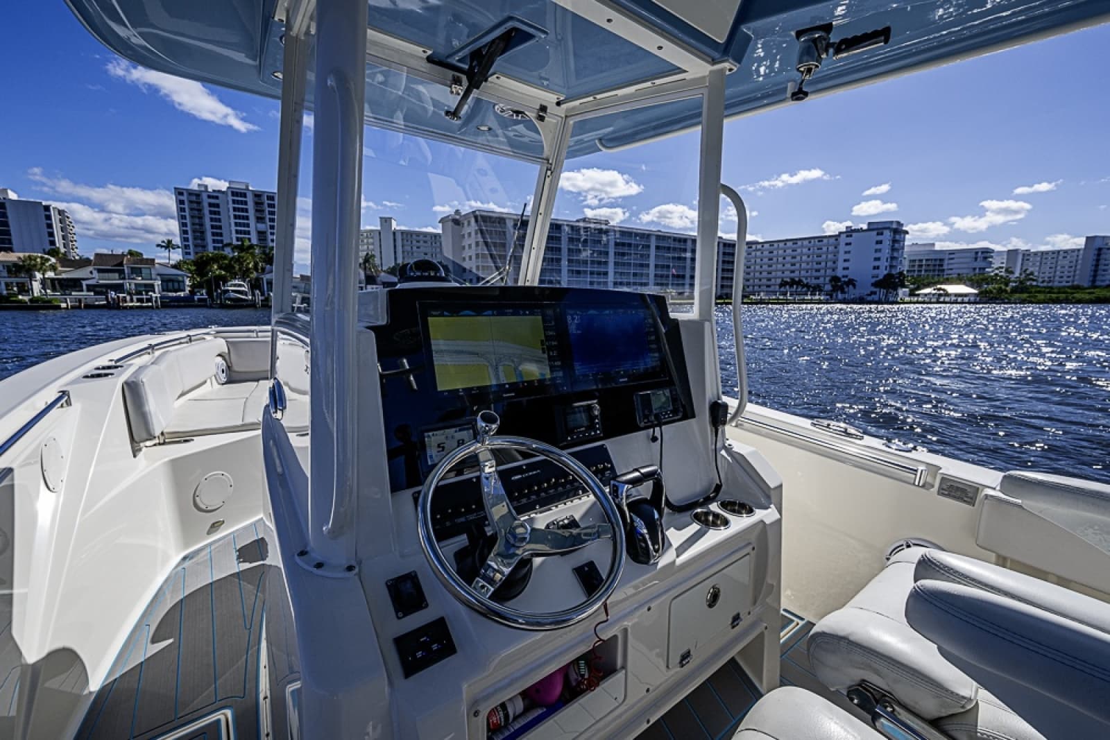 2021 Cobia 320 CC - Photo 22