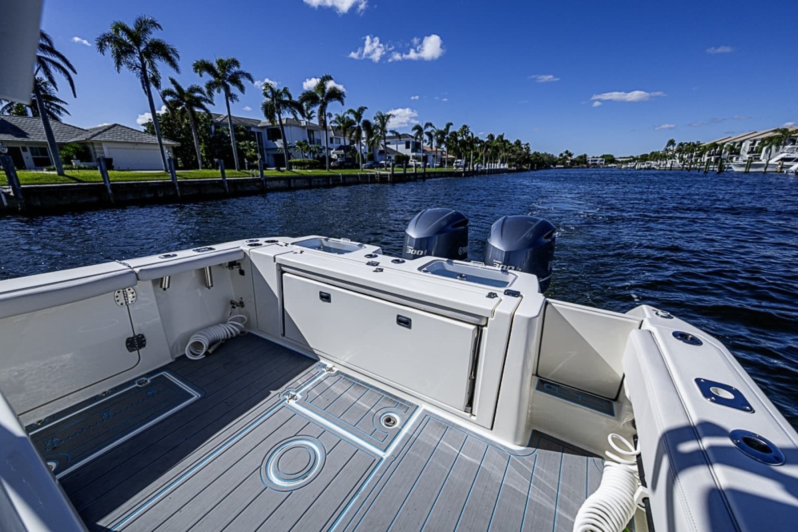 2021 Cobia 320 CC - Photo 8