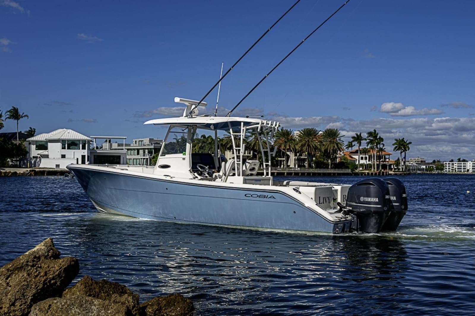 2021 Cobia 320 CC - Photo 31