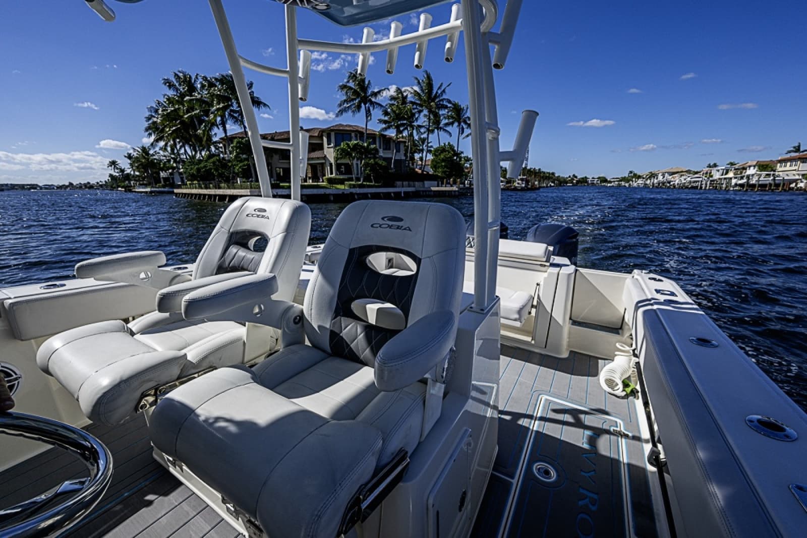 2021 Cobia 320 CC - Photo 23