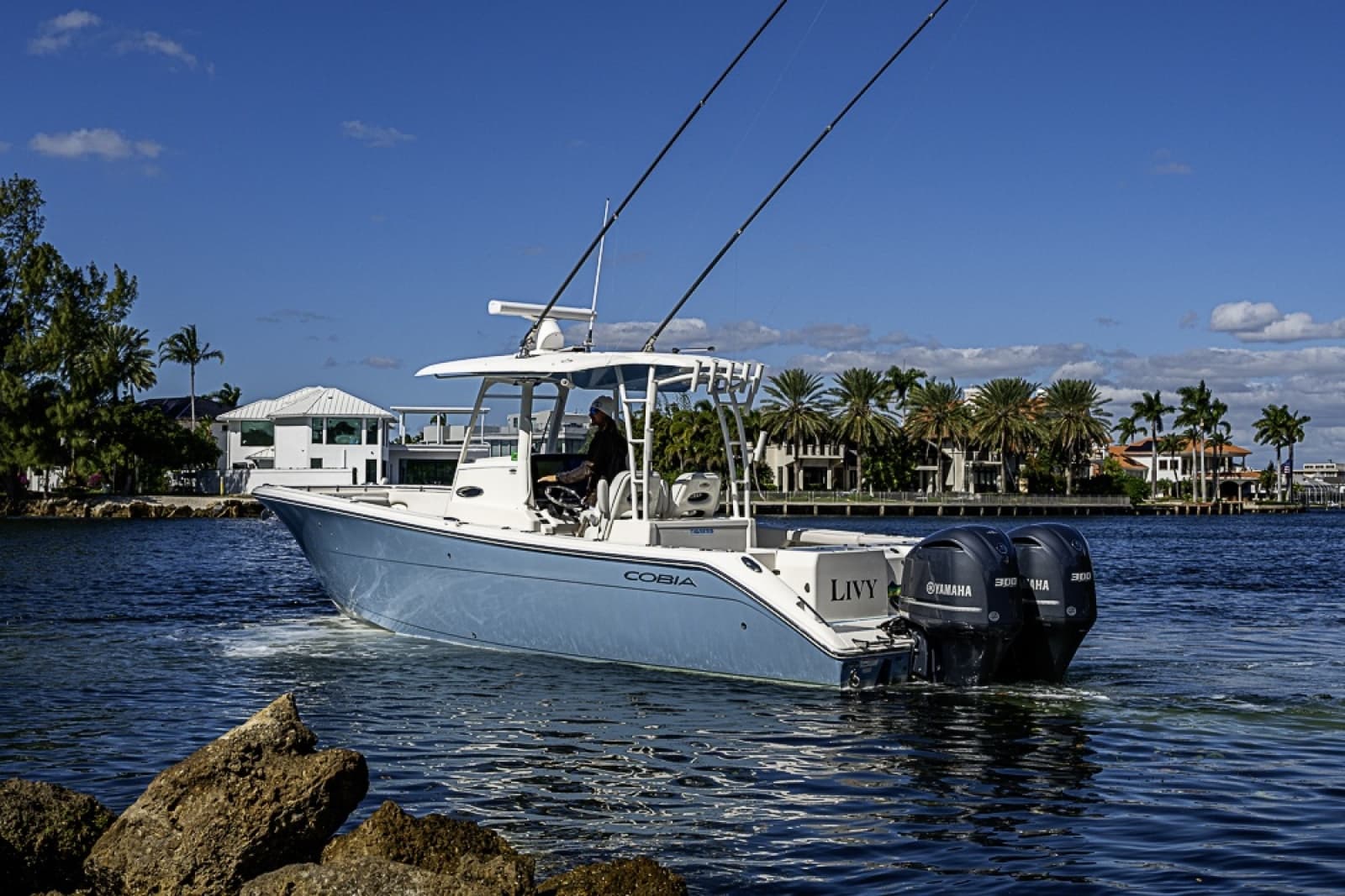 2021 Cobia 320 CC - Photo 32