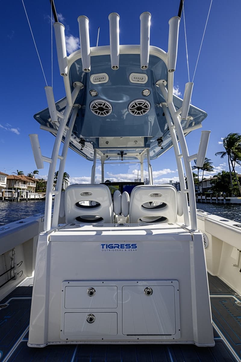 2021 Cobia 320 CC - Photo 12